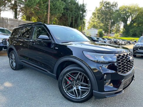 Used 2025 Ford Explorer ST-Line w/ ST-Line Street Pack AWD/4WD image 22