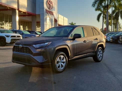 Used 2023 Toyota RAV4 LE image 2