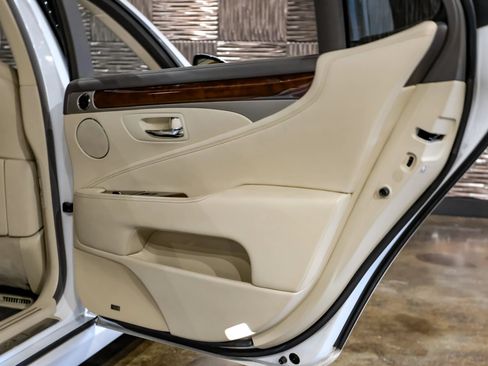 Used 2015 Lexus LS 460 L RWD image 42