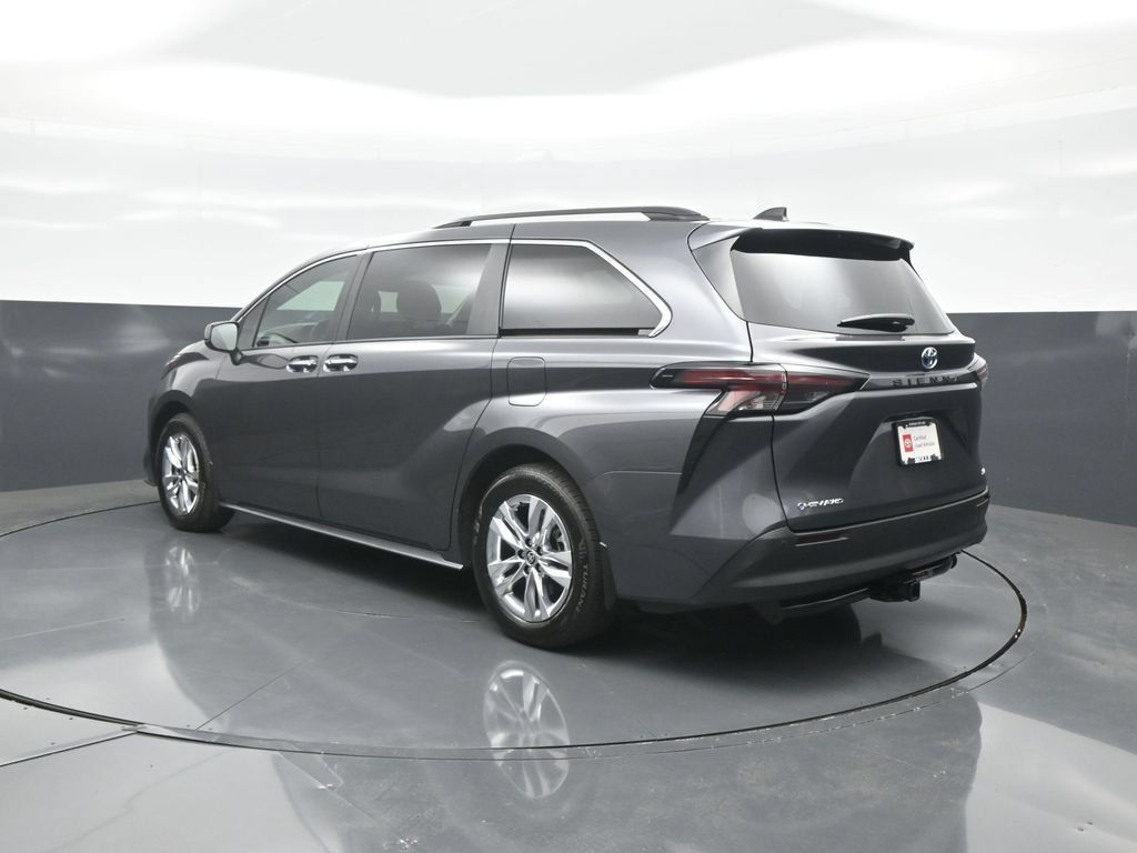 Used 2025 Toyota Sienna XLE w/ XLE Plus Package AWD/4WD image 5