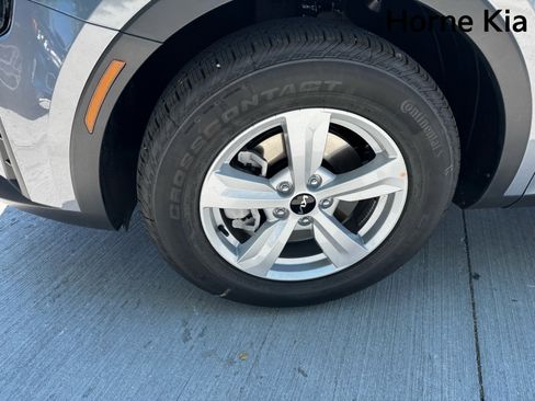 New 2025 Kia Sorento LX image 8