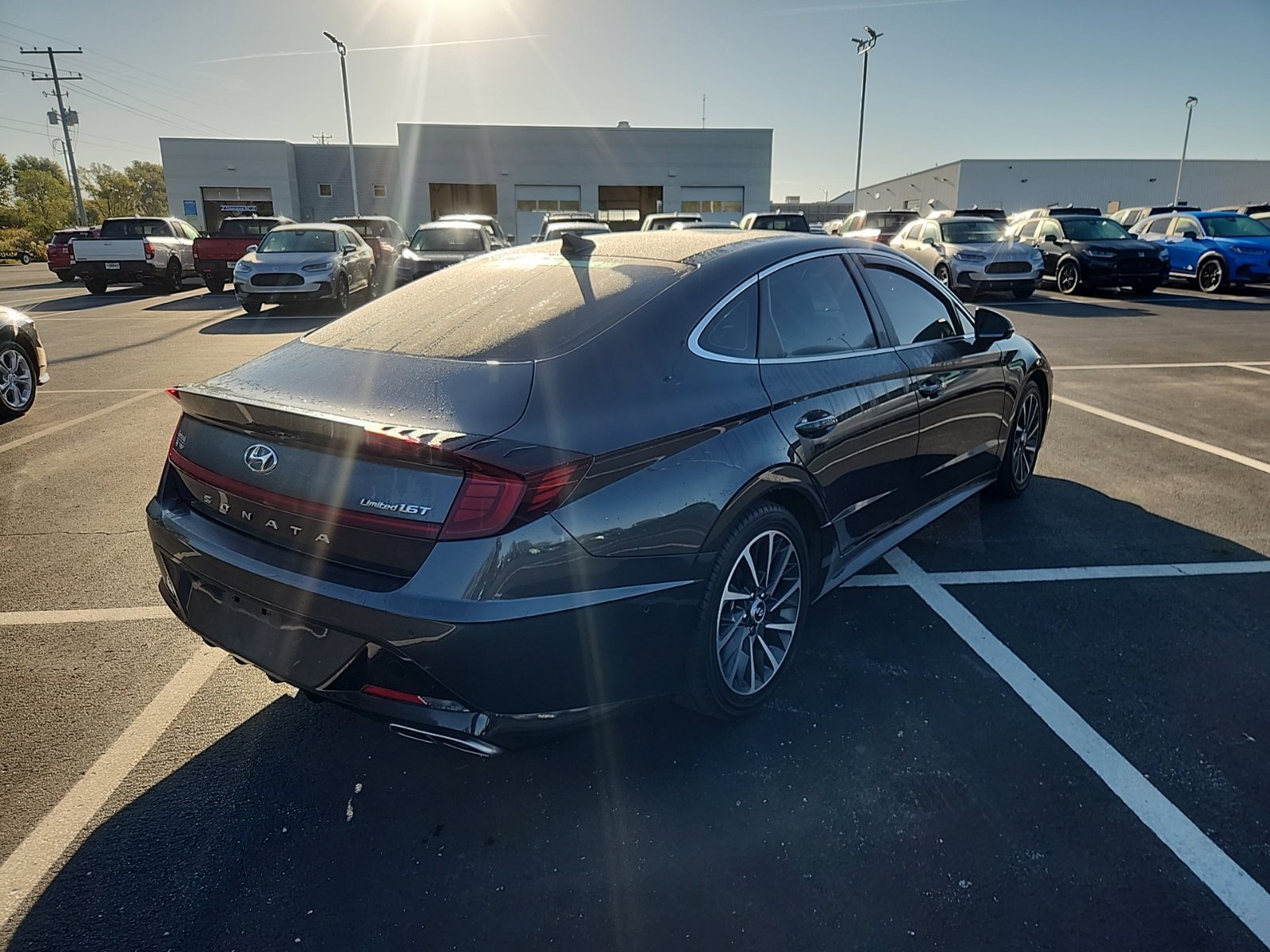 Used 2022 Hyundai Sonata Limited w/ Preferred Accessory Package FWD image 2