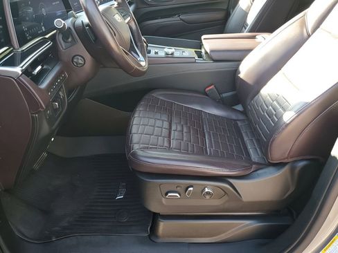 Certified 2023 Cadillac Escalade ESV Premium Luxury Platinum w/ LPO, Radiant Package image 33