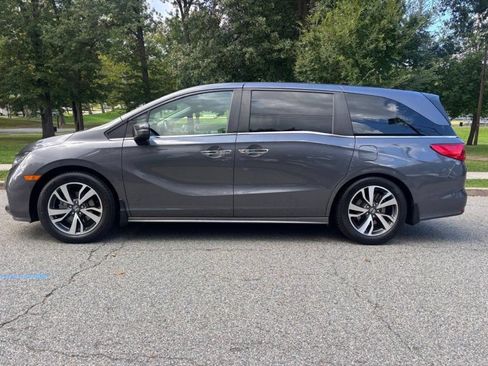 Used 2022 Honda Odyssey Touring image 2