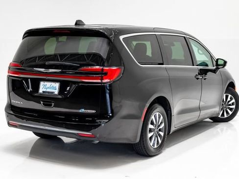 Used 2024 Chrysler Pacifica Limited FWD image 38