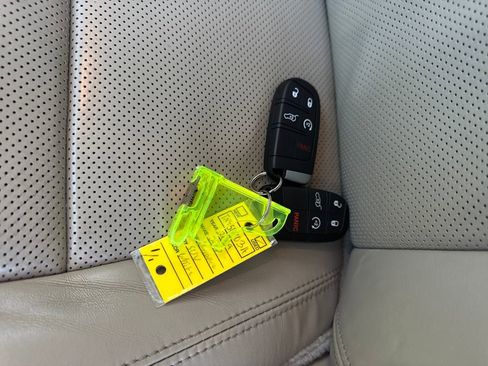 Used 2019 Jeep Grand Cherokee Limited w/ Luxury Group II image 29