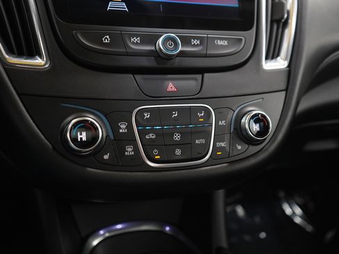 Used 2019 Chevrolet Malibu LT w/ Leather Package FWD image 21