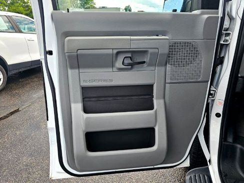 Used 2011 Ford E-350 and Econoline 350 XLT image 22