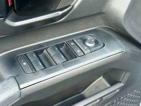Used 2025 Toyota Tacoma SR5 AWD/4WD image 19