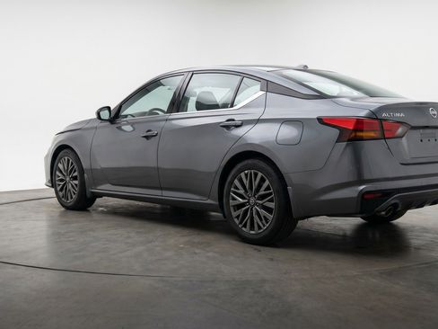 Used 2025 Nissan Altima 2.5 SV FWD image 6