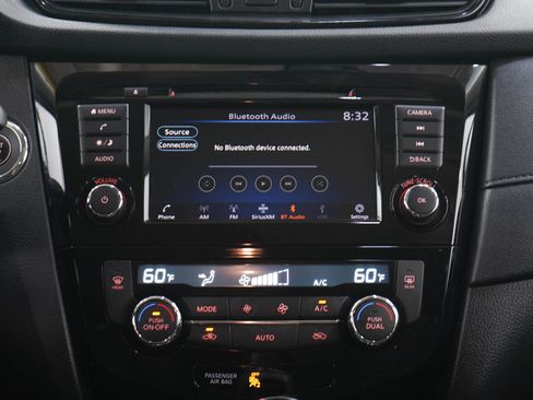 Used 2020 Nissan Rogue SV AWD/4WD image 18