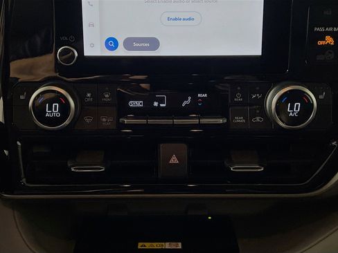 Used 2023 Toyota Highlander XLE image 26