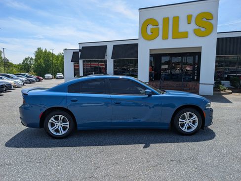 Used 2021 Dodge Charger SXT w/ Leather Interior Group image 4