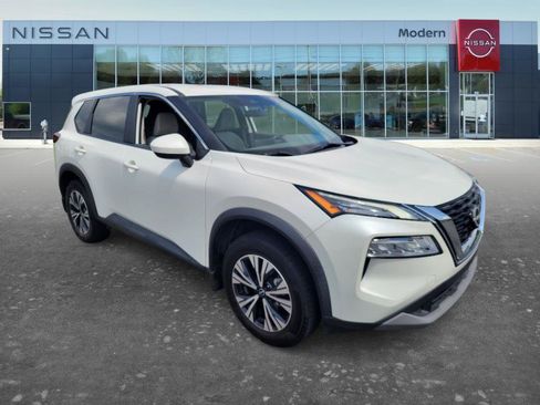 Used 2023 Nissan Rogue SV FWD image 3