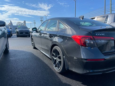 Used 2023 Honda Civic Sport image 4