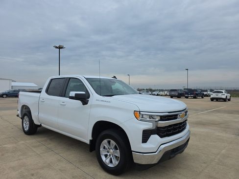 Used 2025 Chevrolet Silverado 1500 LT image 2