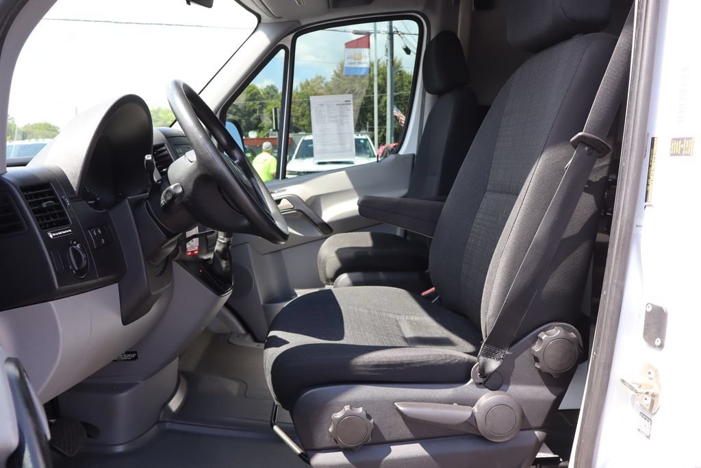 Used 2015 Mercedes-Benz Sprinter 2500 image 4