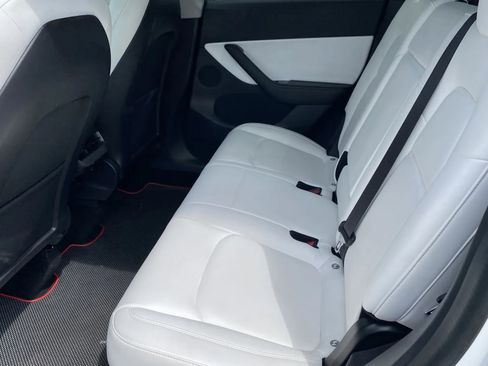Used 2021 Tesla Model Y Long Range image 7