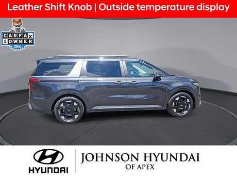 Used 2025 Kia Carnival EX FWD image 9