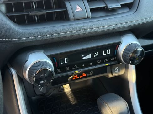 Used 2025 Toyota RAV4 XLE FWD image 20