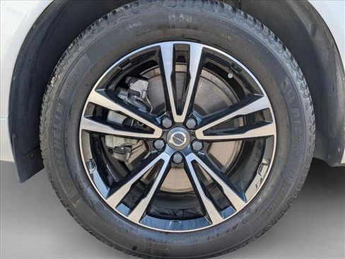 Used 2019 Volvo XC60 T6 Momentum w/ Multimedia Package AWD/4WD image 24