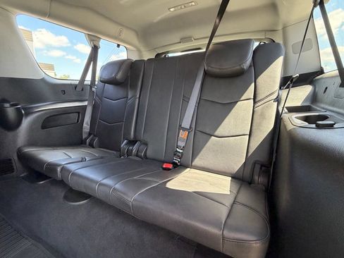 Used 2019 Cadillac Escalade ESV Premium Luxury AWD/4WD image 23