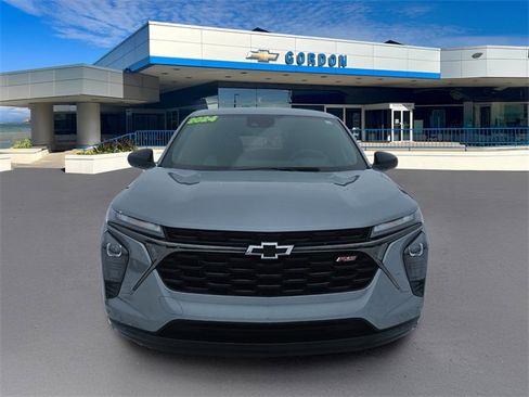 Used 2024 Chevrolet Trax RS w/ Driver Confidence Package image 2