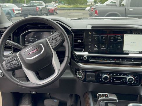Used 2022 GMC Sierra 1500 Elevation w/ Elevation Premium Package AWD/4WD image 17