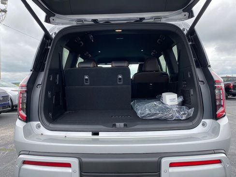 New 2025 Nissan Armada SL w/ Captain's Chari Seat Package image 38