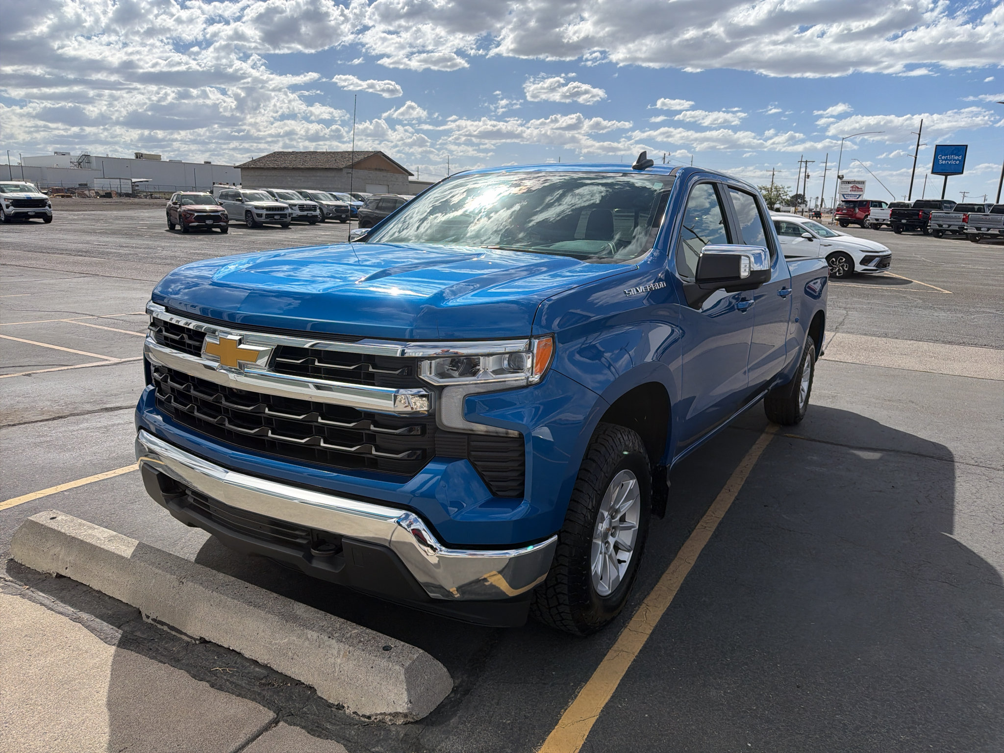 Used 2023 Chevrolet Silverado 1500 LT w/ Safety Package AWD/4WD image 9