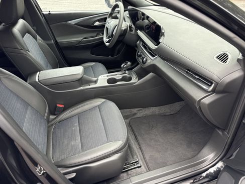 Used 2025 Buick Envista Preferred FWD image 28