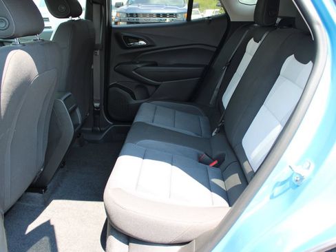 Certified 2025 Chevrolet Trax LS FWD image 32