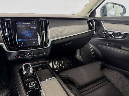 Used 2022 Volvo S90 B6 Inscription w/ Advanced Package image 23