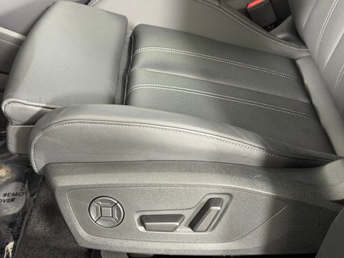 Used 2025 Audi Q6 e-tron Premium Plus w/ Premium Plus RWD image 14