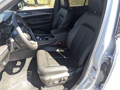 New 2025 Jeep Grand Cherokee Limited w/ Luxury Tech Group II AWD/4WD image 12