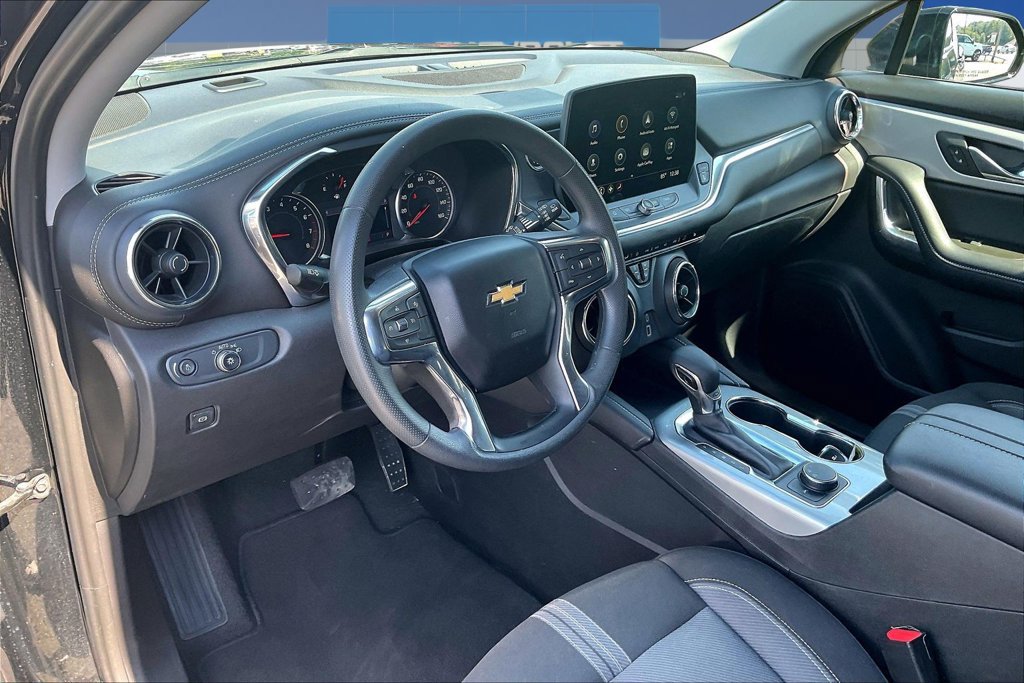 Used 2025 Chevrolet Blazer LT FWD image 17