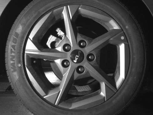 Used 2025 Kia K4 LXS image 15