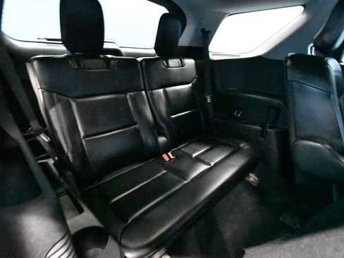 Used 2021 Ford Explorer XLT w/ Equipment Group 202A AWD/4WD image 31