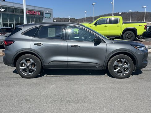 Used 2025 Ford Escape ST-Line image 2