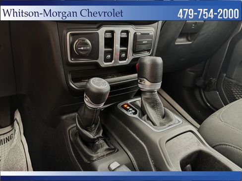 Used 2018 Jeep Wrangler Sport AWD/4WD image 19