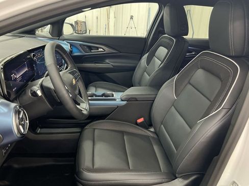 Used 2024 Chevrolet Equinox EV LT FWD image 19