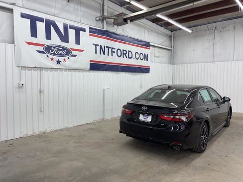 Used 2022 Toyota Camry SE image 5