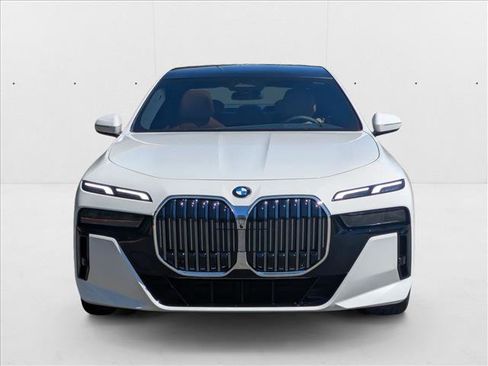 Used 2025 BMW 740i xDrive w/ Premium Package AWD/4WD image 5