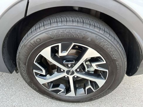 Used 2025 Kia Sportage EX w/ Premium Package FWD image 9