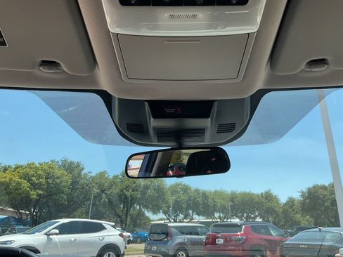 Used 2025 Nissan Rogue SV FWD image 18