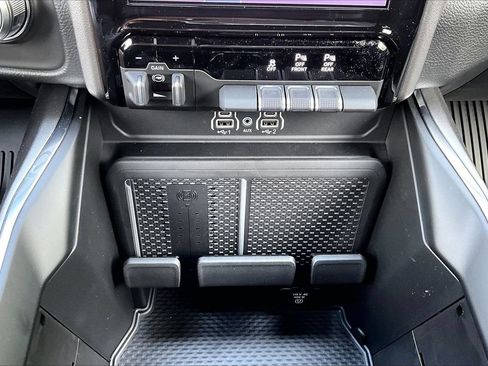 New 2026 RAM 1500 Laramie w/ Sport Appearance Package AWD/4WD image 17