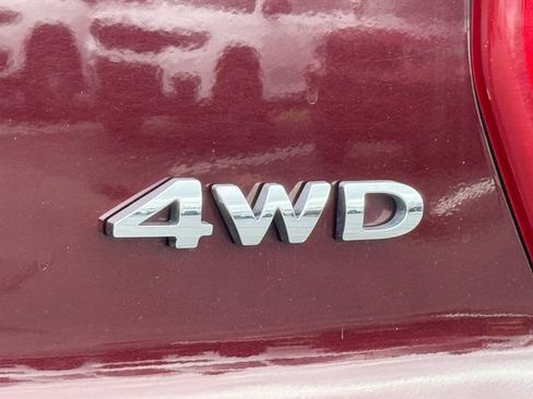 Used 2018 Ford Explorer XLT w/ Equipment Group 202A AWD/4WD image 2