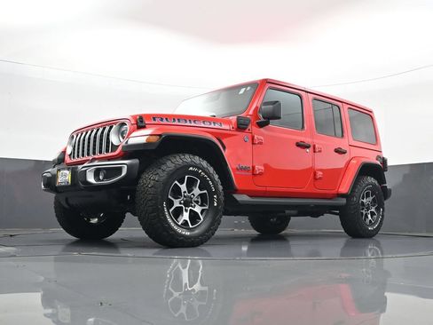 Used 2025 Jeep Wrangler Unlimited Sahara AWD/4WD image 22