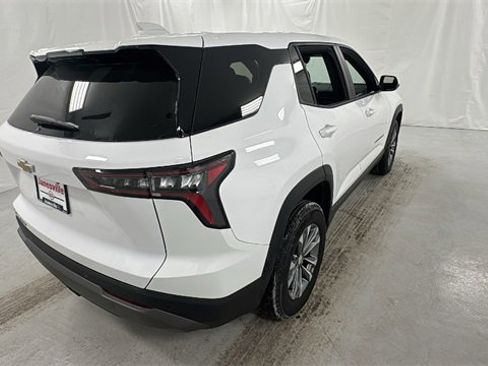 Used 2025 Chevrolet Equinox LT image 3