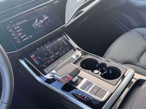 Used 2025 Audi Q7 3.0T Premium image 17